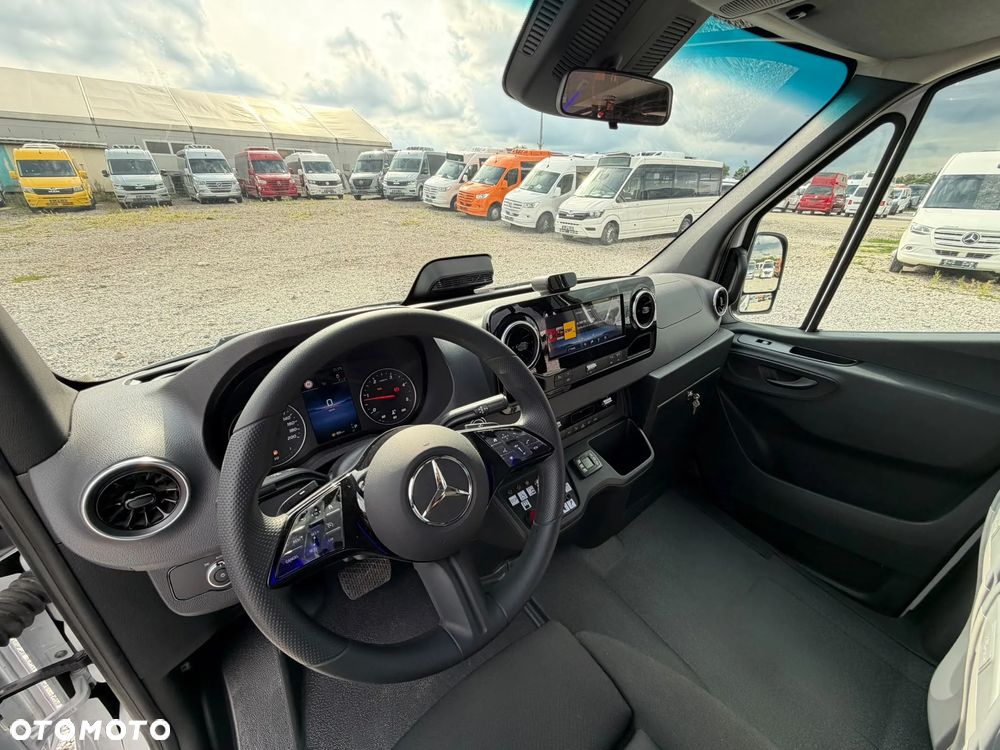 Mercedes-Benz Sprinter 517 - 25