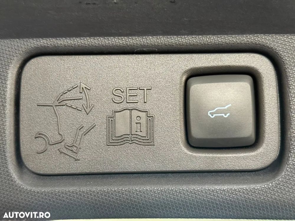 Ford Mustang Mach-E PREMIUM - 14