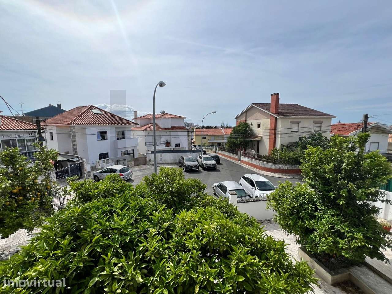 Oportunidade em Queijas: Moradia T3 com Potencial e Espaço em Oeiras! - Grande imagem: 3/29