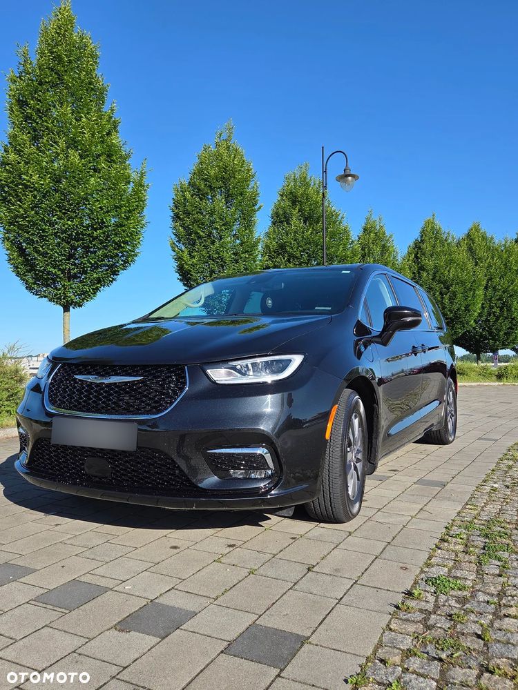 Chrysler Pacifica - 2