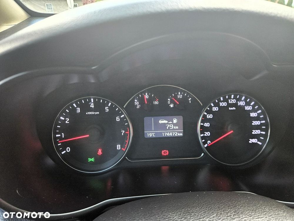 Kia Carens 1.6 GDI Dream-Team Edition - 28