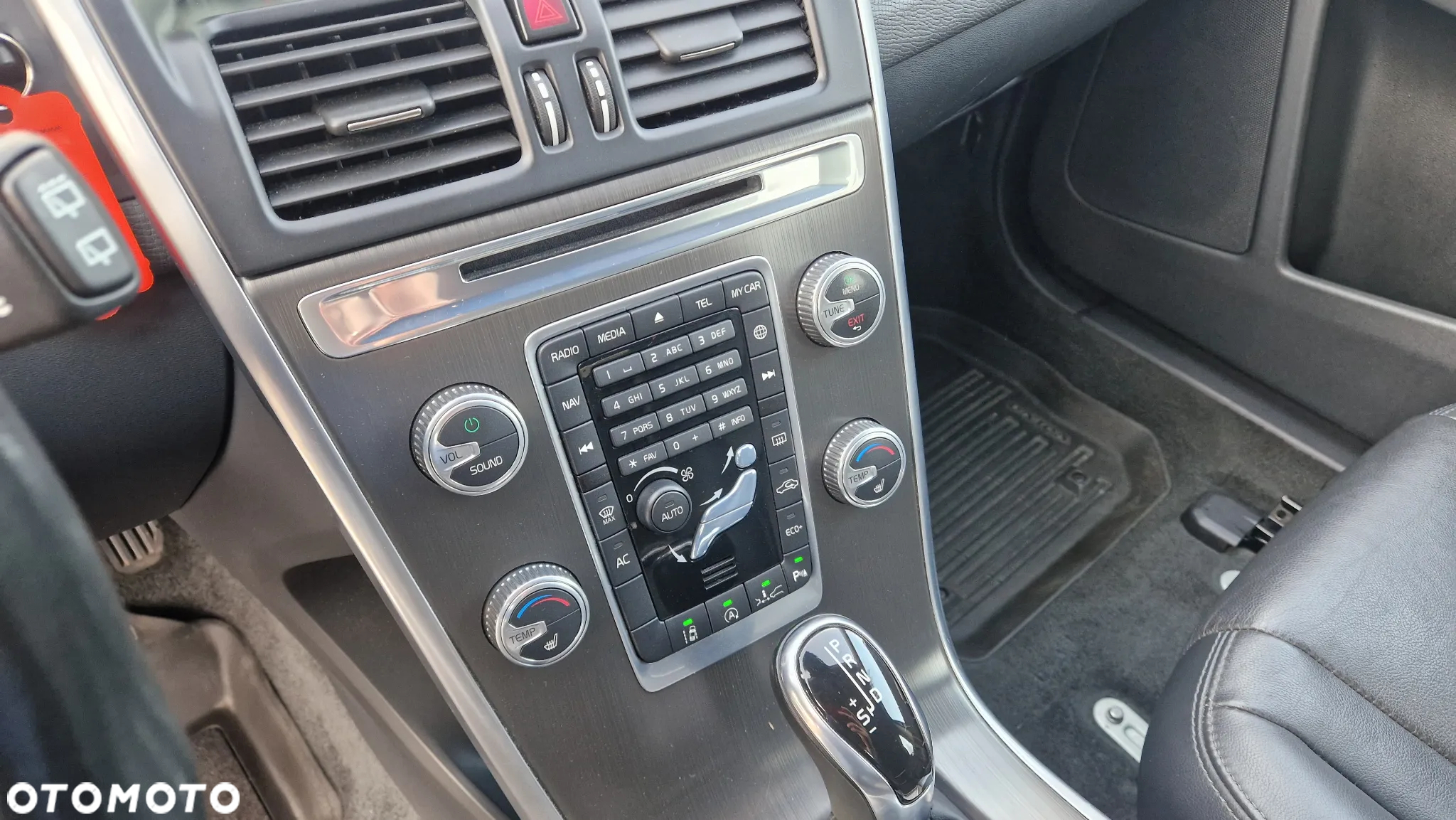 Volvo XC 60 D4 Geartronic Momentum - 22