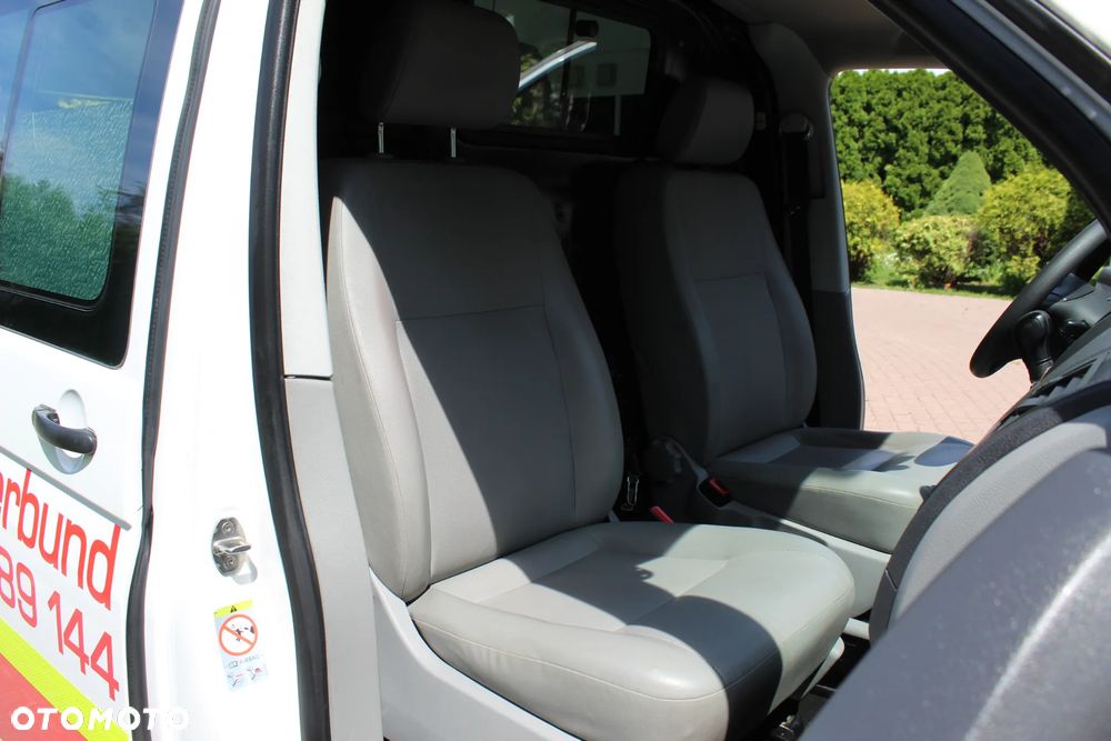 Volkswagen T5  AMBULANS KARETKA - 33