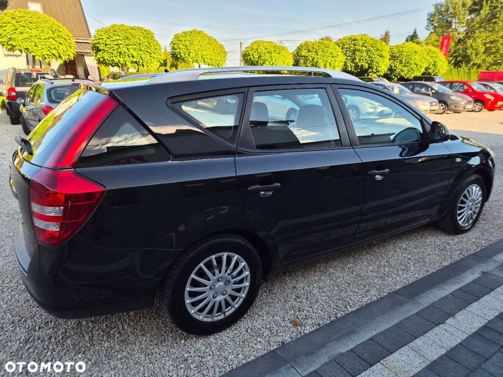 Kia Ceed - 10