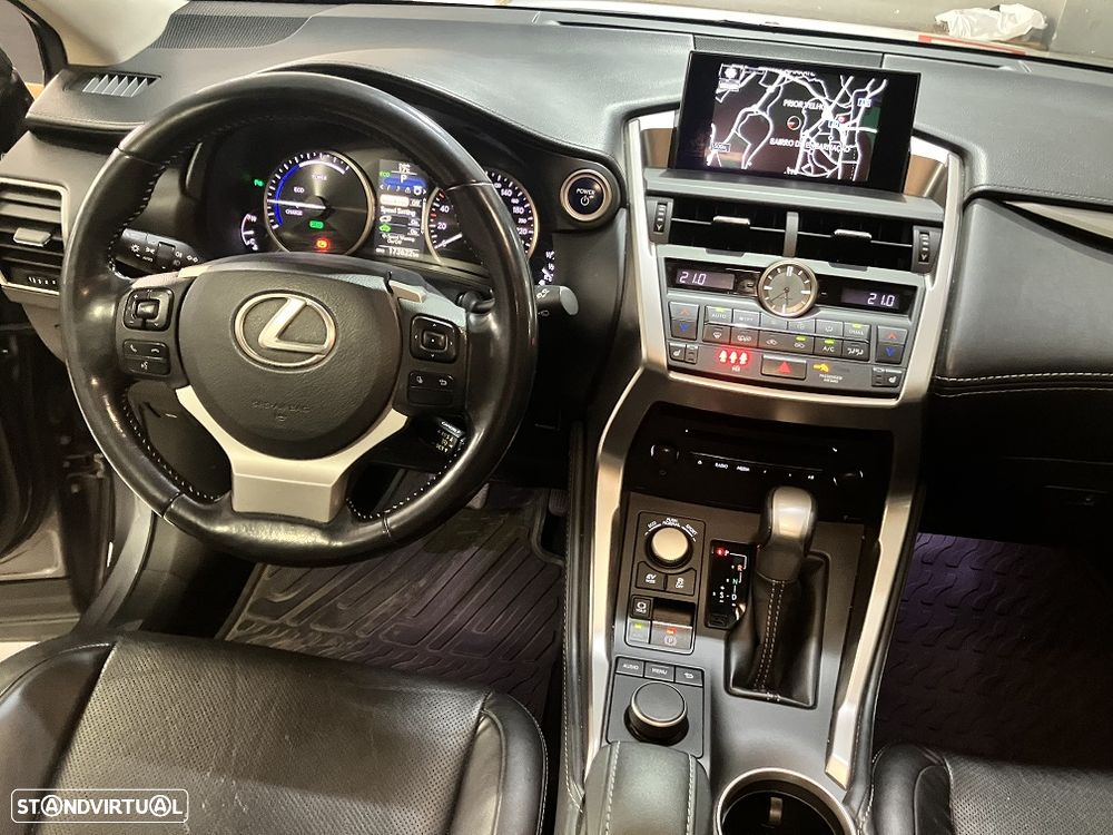 Lexus NX 300h Executive Plus - 22
