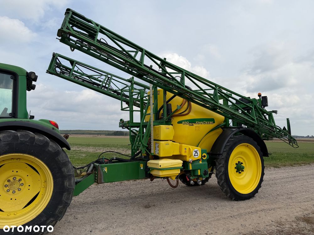 John Deere 832 SE