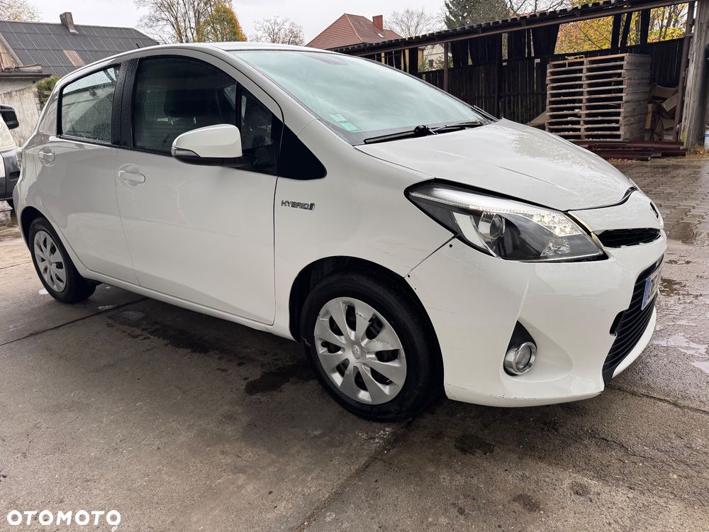 Toyota Yaris Hybrid 100 Premium - 24