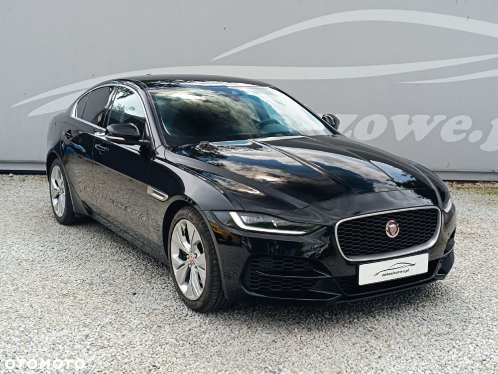 Jaguar XE - 2