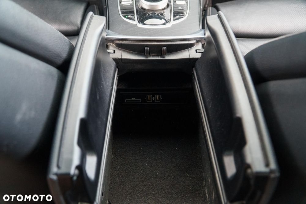 Mercedes-Benz Klasa C 300 9G-TRONIC - 31