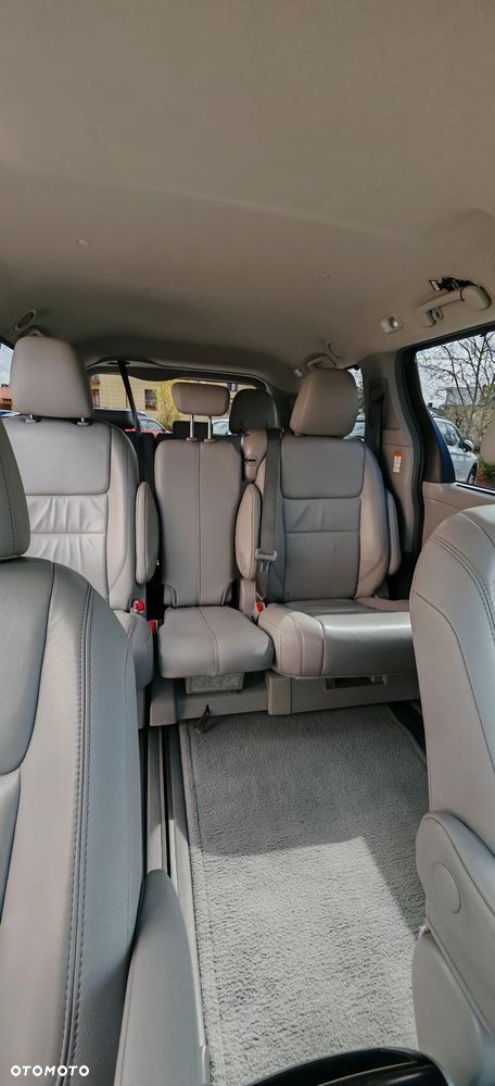 Toyota Sienna 3.5 V6 XLE AWD - 11