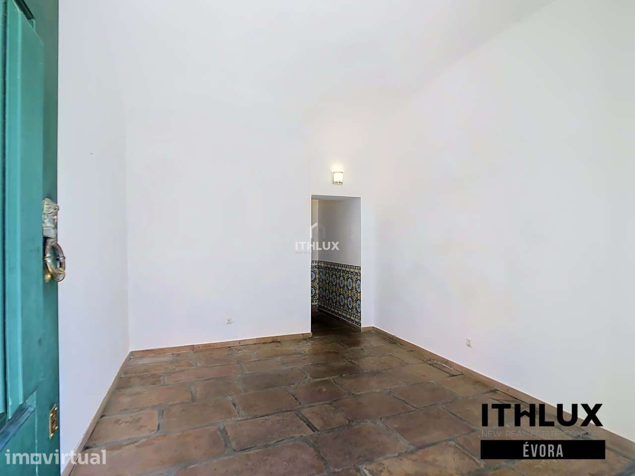 Moradia T4 com garagem e amplo quintal privado no Centro Histórico de - Grande imagem: 3/32