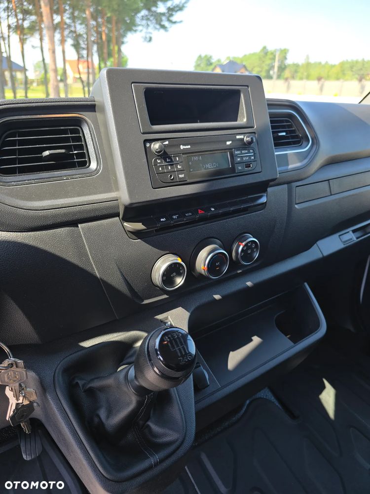 Renault MASTER KONTENER 8 PALET Dłu-4,31cm  Sze-2,11cm  Wys-2,26cm WZMOCNIONE TYLNE ZAWIESZENIE SILNIK 2.3 164KM 144 Tyś Km SERWIS DO OSTATNIEGO Km SALON POLSKA BOGATA OPCJA WYPOSAŻENIA LEDY HALOGENY TEMPOMAT FOTEL KIEROWCY PNEŁMATYCZNY KLIMATYZACJA NOWE OPONY MICHELIN - 33