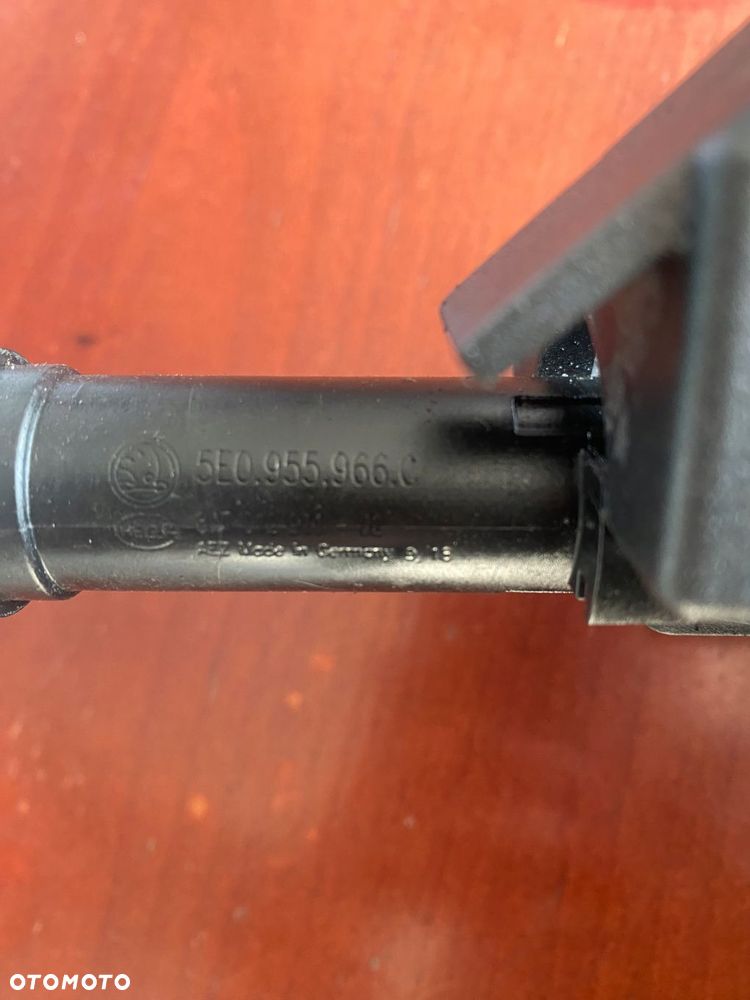 SKODA OCTAVIA III 3 SPRYSKIWACZ LAMPY PRAWY MOCOWANIE SPRYSKIWACZA 5E080759 - 4