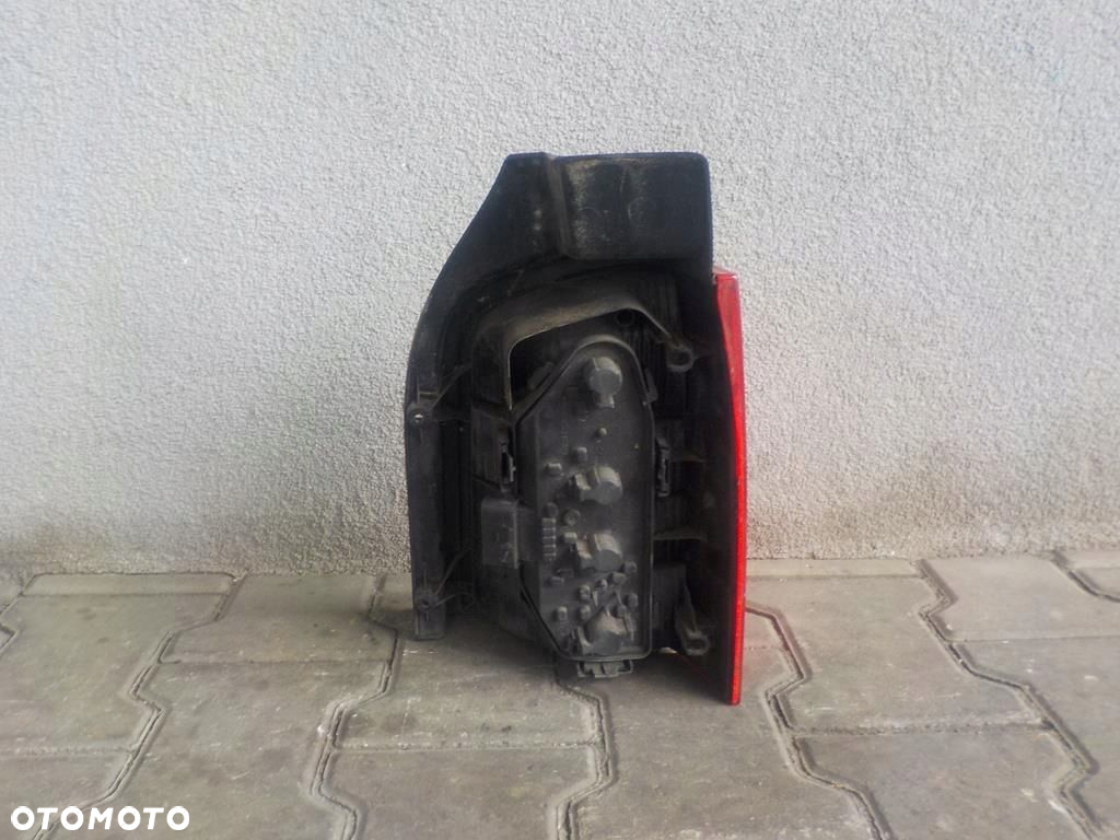 VW T5 LAMPA TYLNA TYL LEWA WERSJA Z KLAPĄ - 4