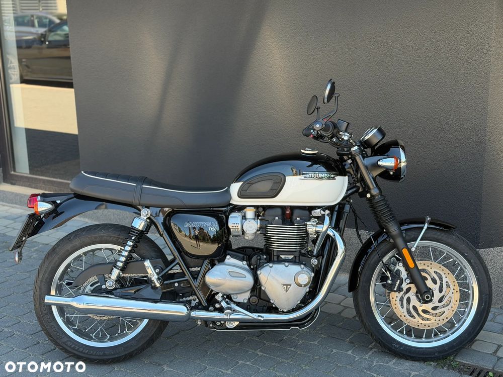 Triumph Bonneville - 2
