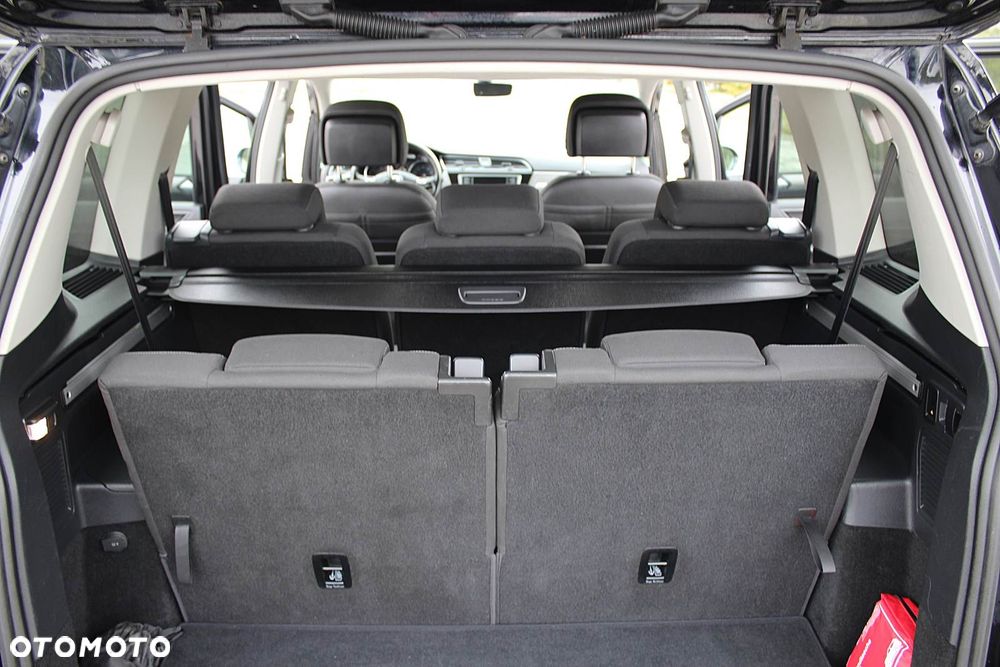 Volkswagen Touran 2.0 TDI SCR Highline - 28