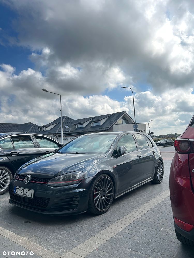 Volkswagen Golf - 2