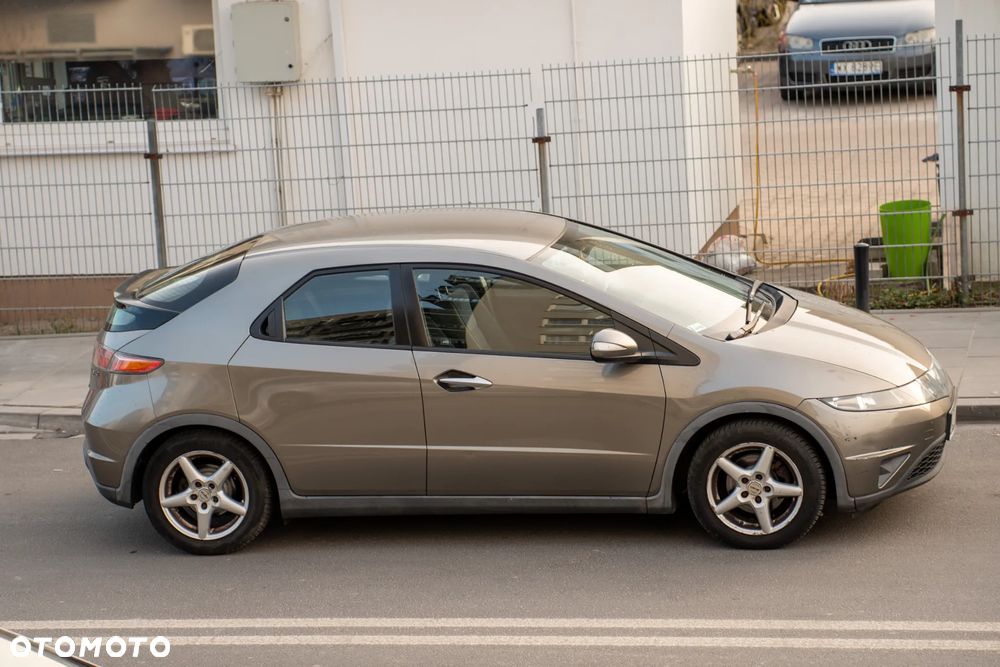 Honda Civic 1.8 Comfort - 11