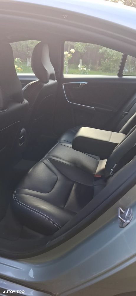 Volvo S60 D3 Geartronic Momentum - 9