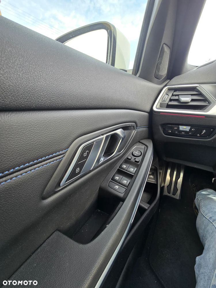BMW Seria 3 318i M Sport - 17