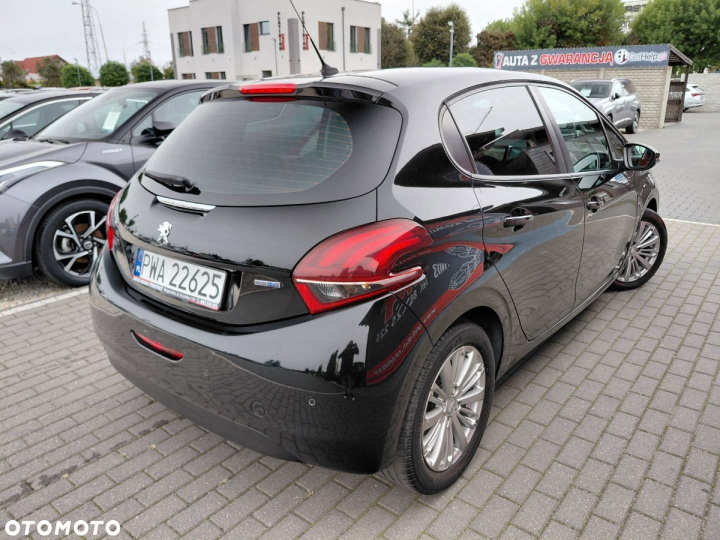 Peugeot 208 - 8