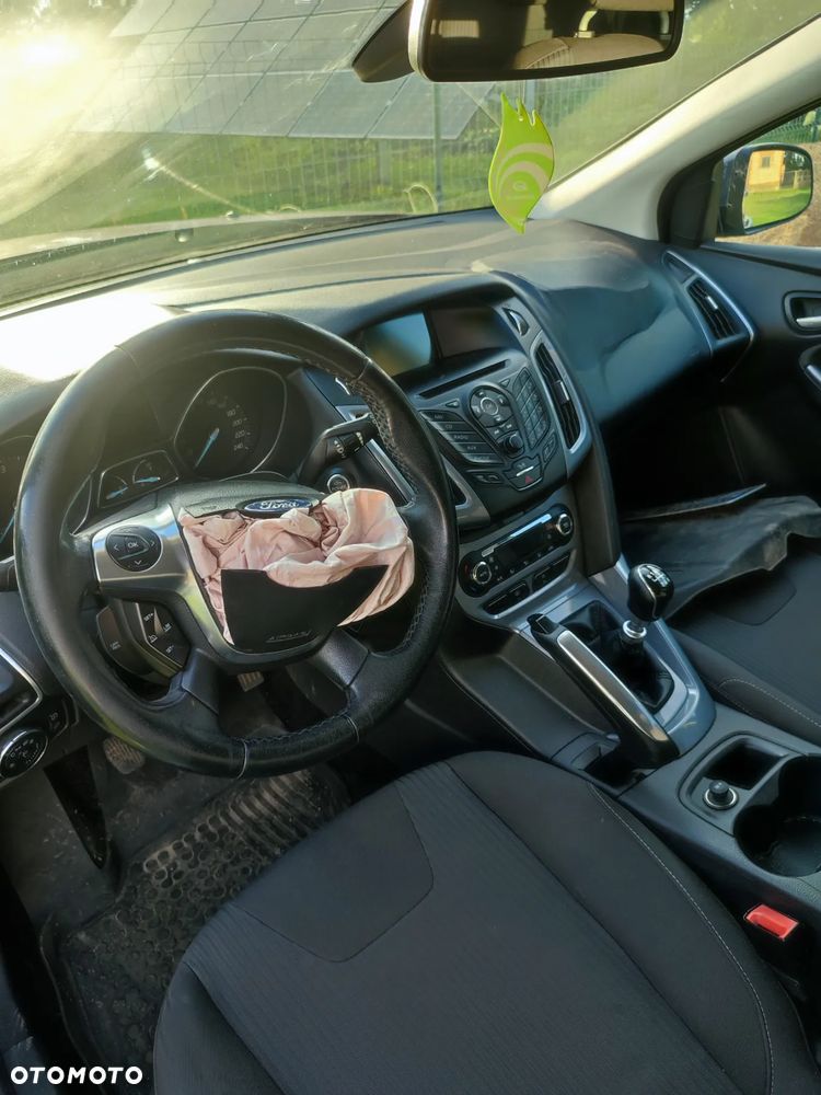 Ford Focus 1.6 TDCi DPF Champions Edition - 6