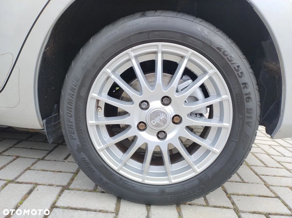 Toyota Auris 1.33 VVT-i - 17