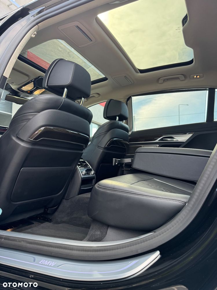 BMW Seria 7 740Li - 26