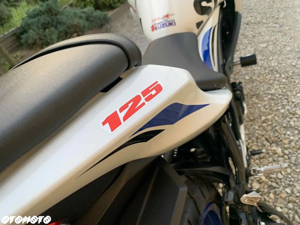 Suzuki GSX - 27