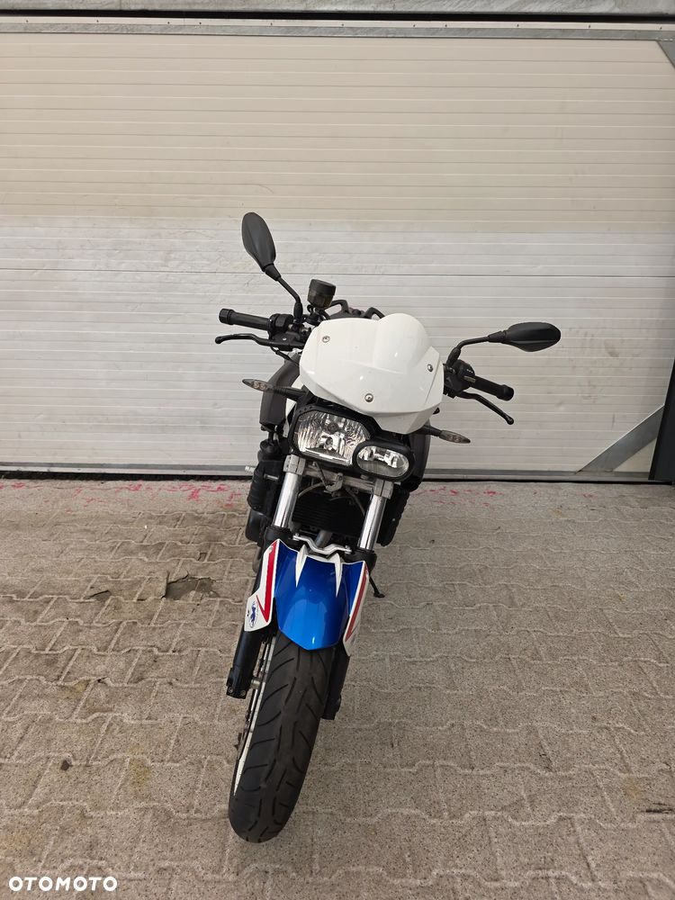 BMW F - 17