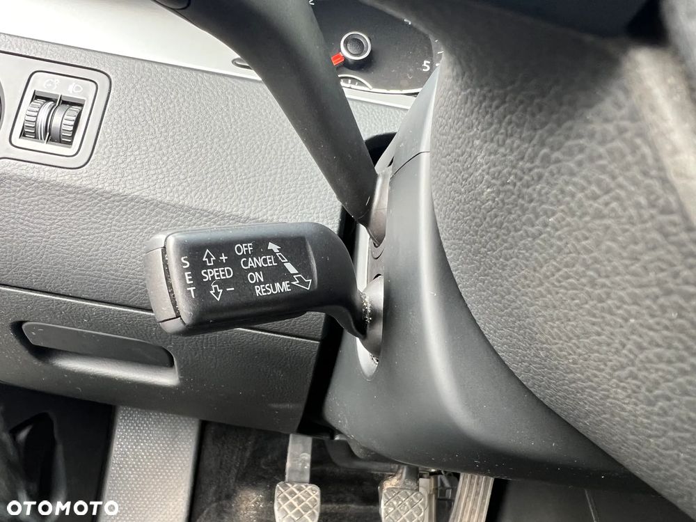 Volkswagen Passat 2.0 TDI Comfortline - 31