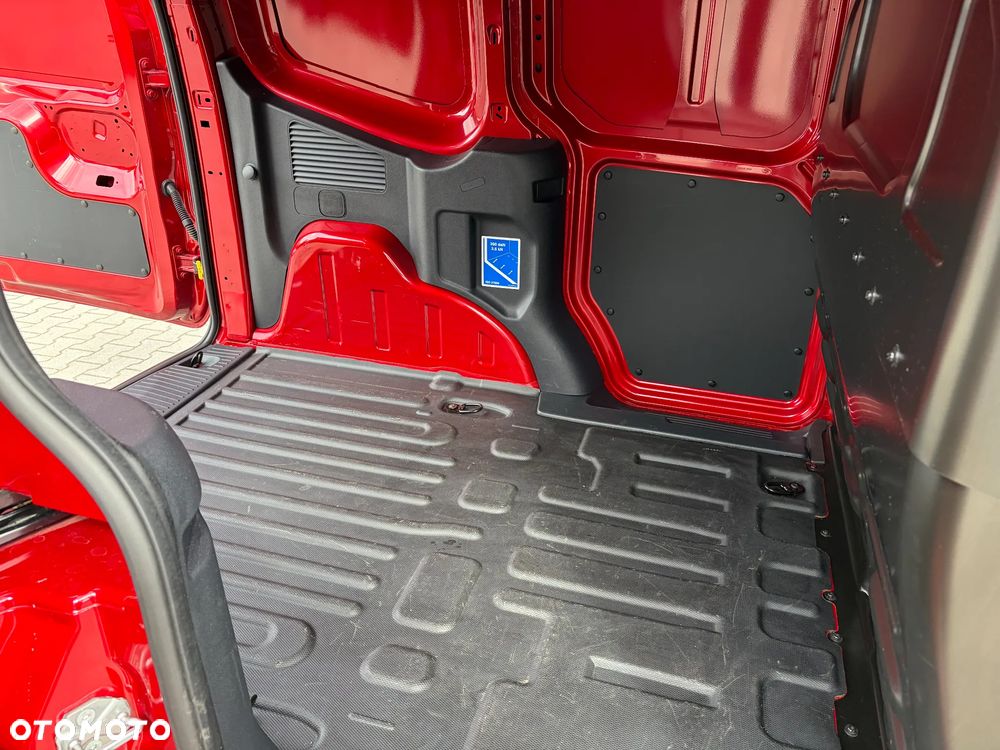 Ford Transit Courier - 22