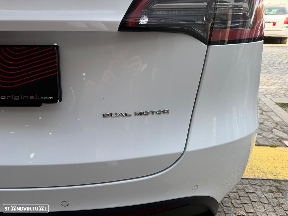 Tesla Model Y Long Range Dual Motor AWD - 6