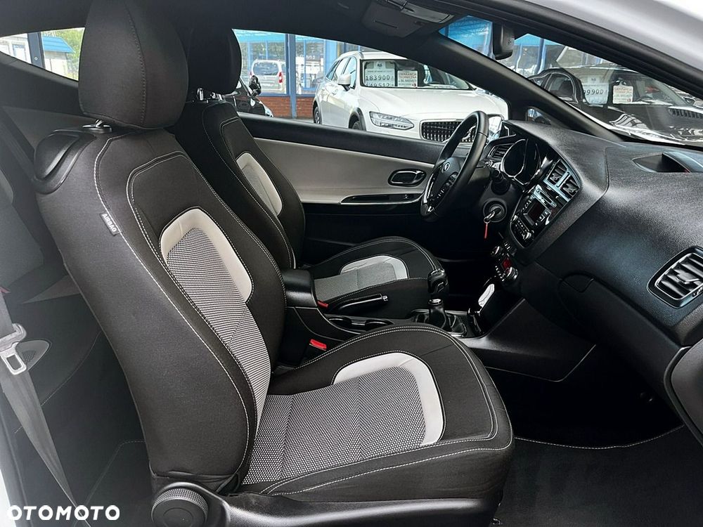 Kia Ceed - 12