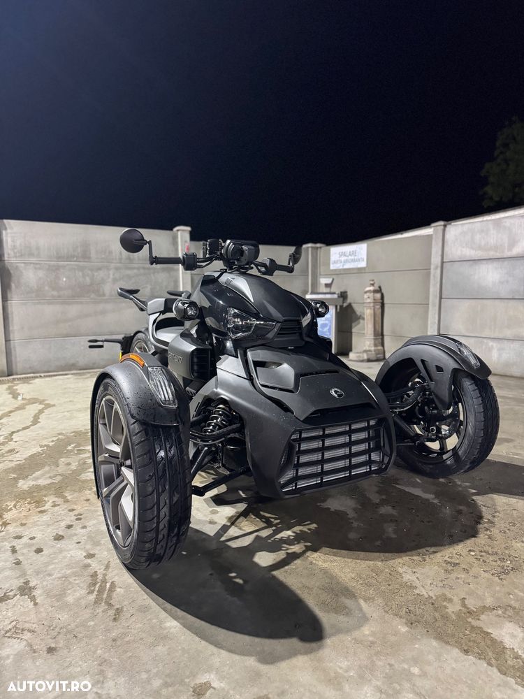 Can-Am Ryker 900 - 2