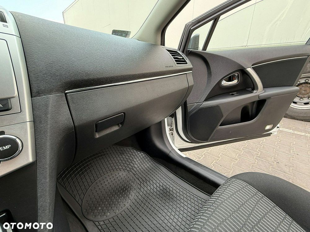 Toyota Avensis 2.0 D-4D Active - 35