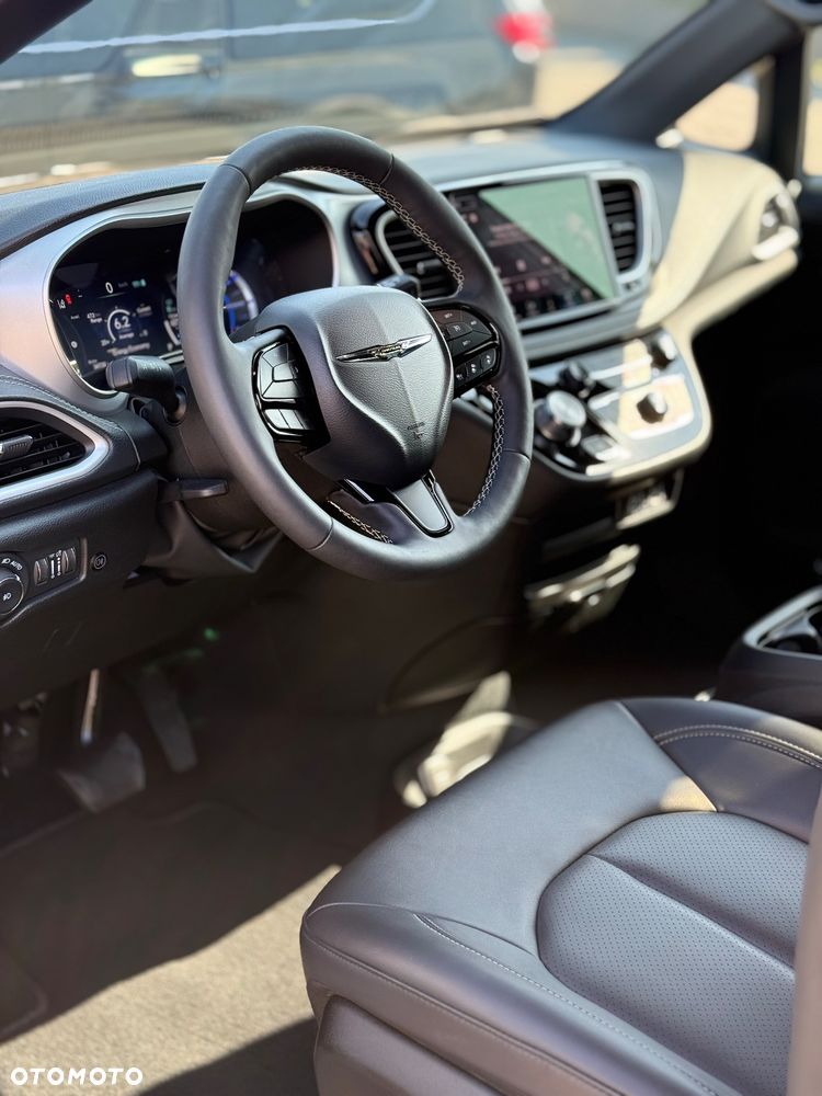 Chrysler Pacifica - 19