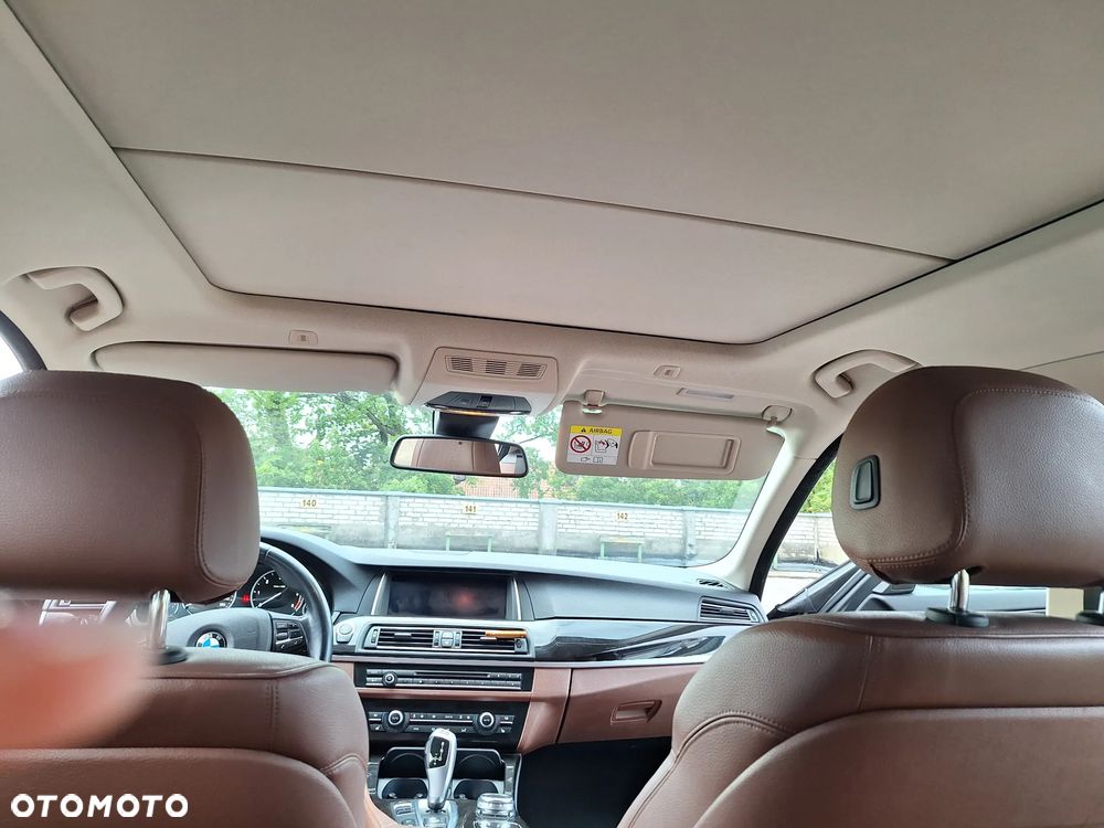 BMW Seria 5 520d xDrive - 10