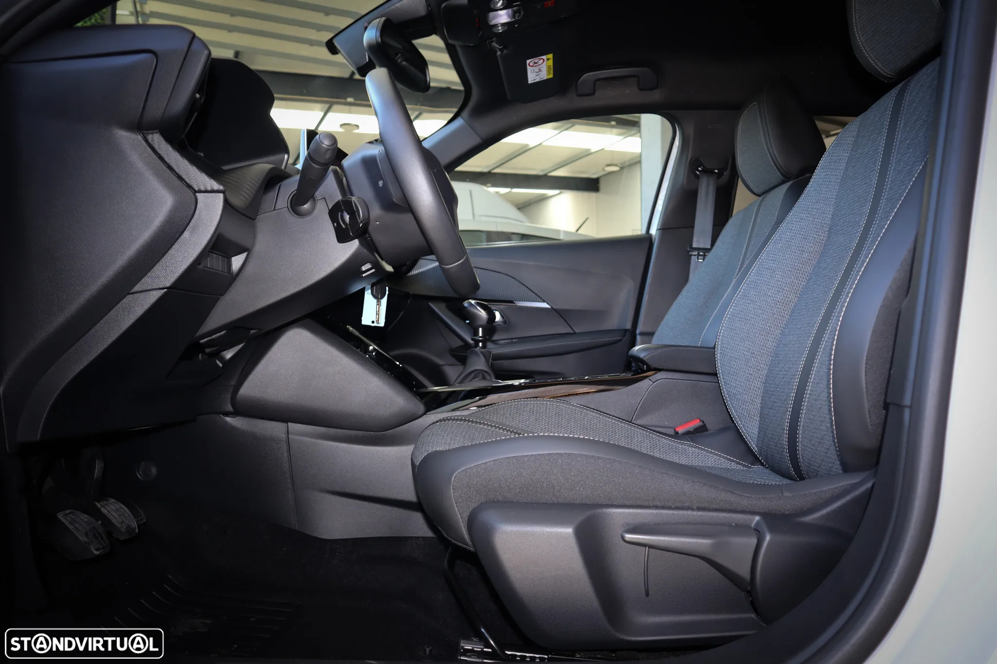 Peugeot 2008 1.2 PureTech Allure Pack - 14