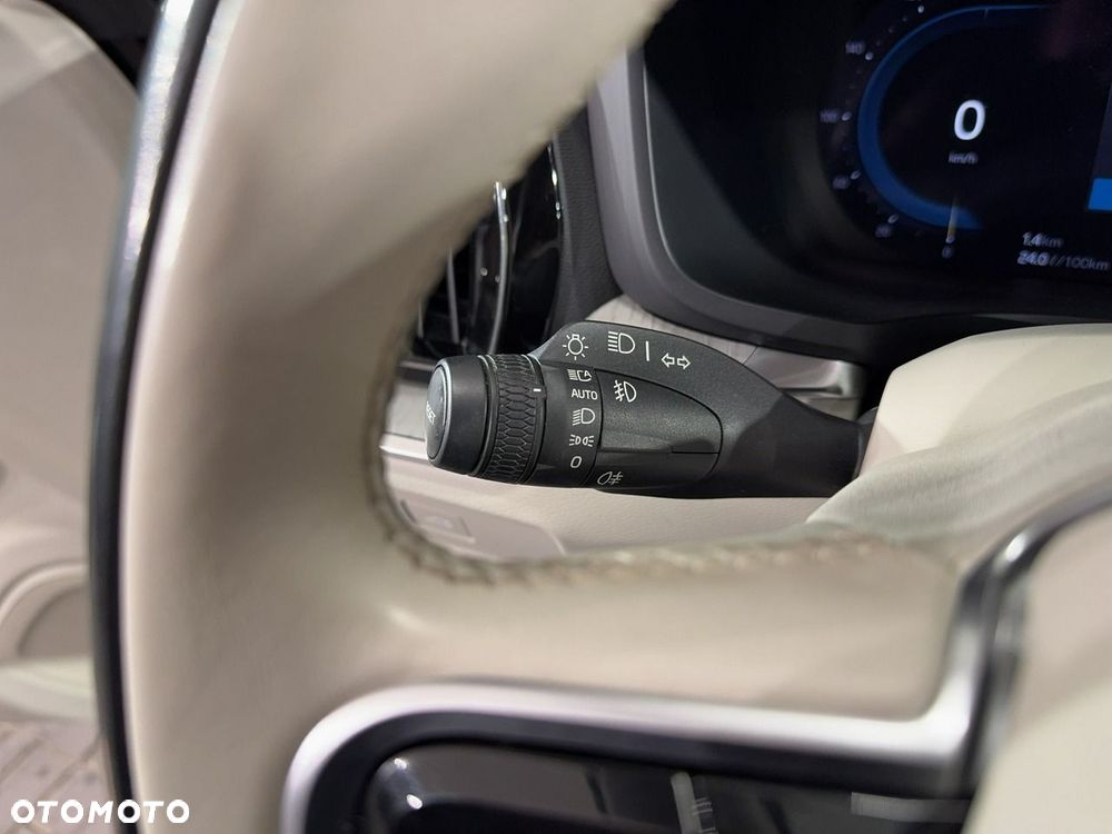 Volvo V60 Cross Country - 23