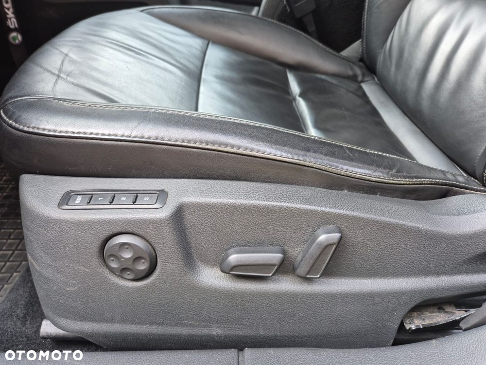Skoda Superb 2.0 TDI Elegance DSG - 23