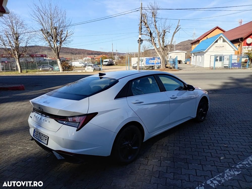 Hyundai Elantra 1.6 l 123 CP 6MT Highway - 3