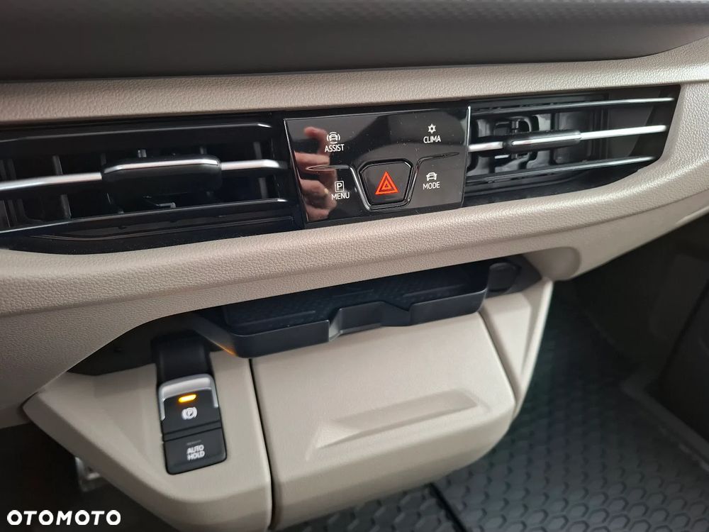 Volkswagen Multivan - 31