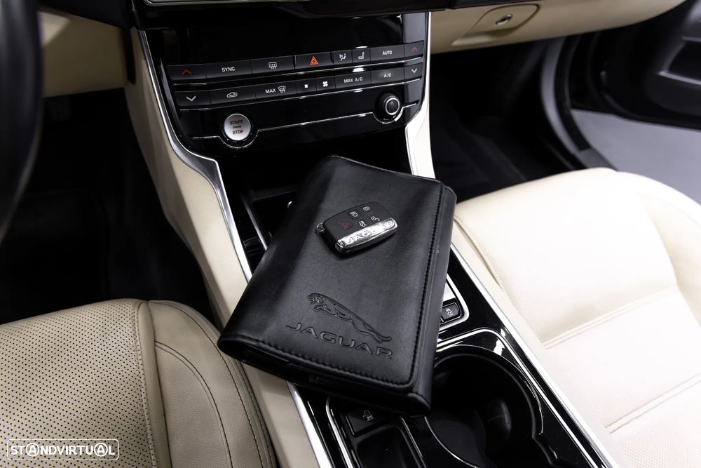 Jaguar XE 2.0 D Prestige Aut. - 48