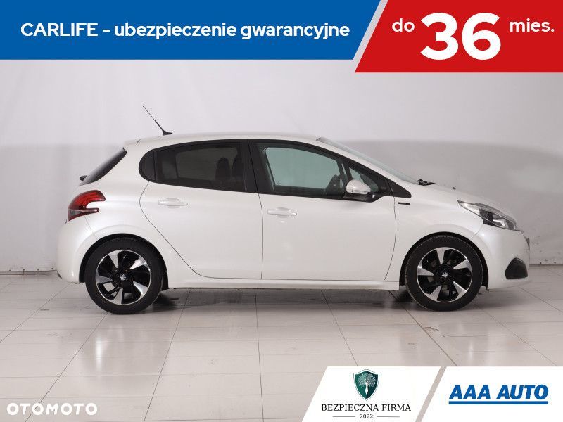 Peugeot 208 - 8