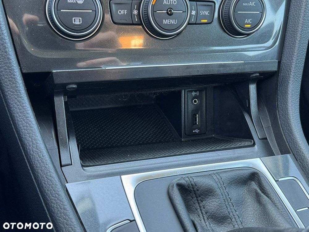 Volkswagen Golf - 38