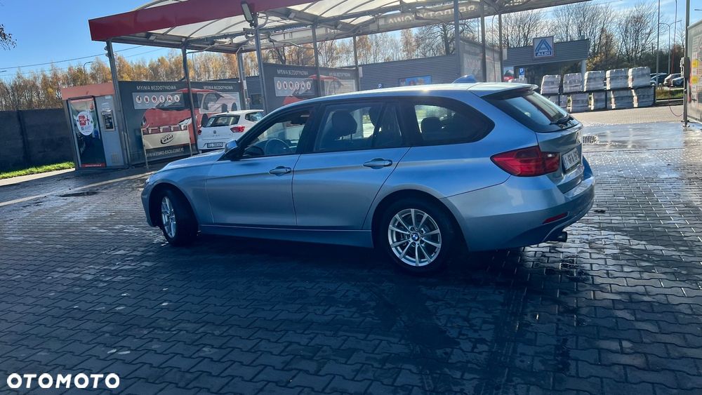 BMW Seria 3 320i Sport Line - 24
