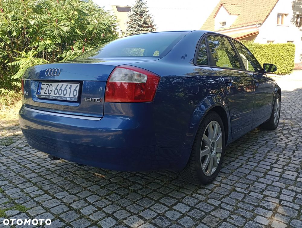 Audi A4 Limousine - 4