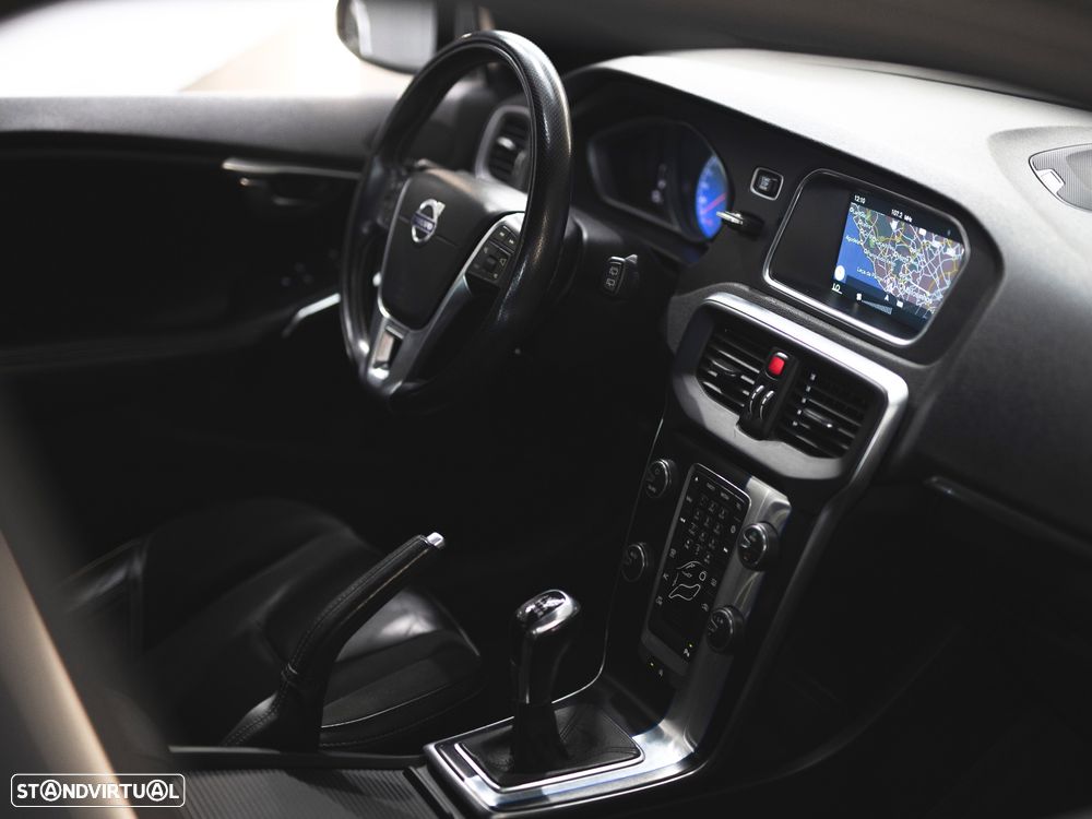 Volvo V40 2.0 D3 R-Design - 17