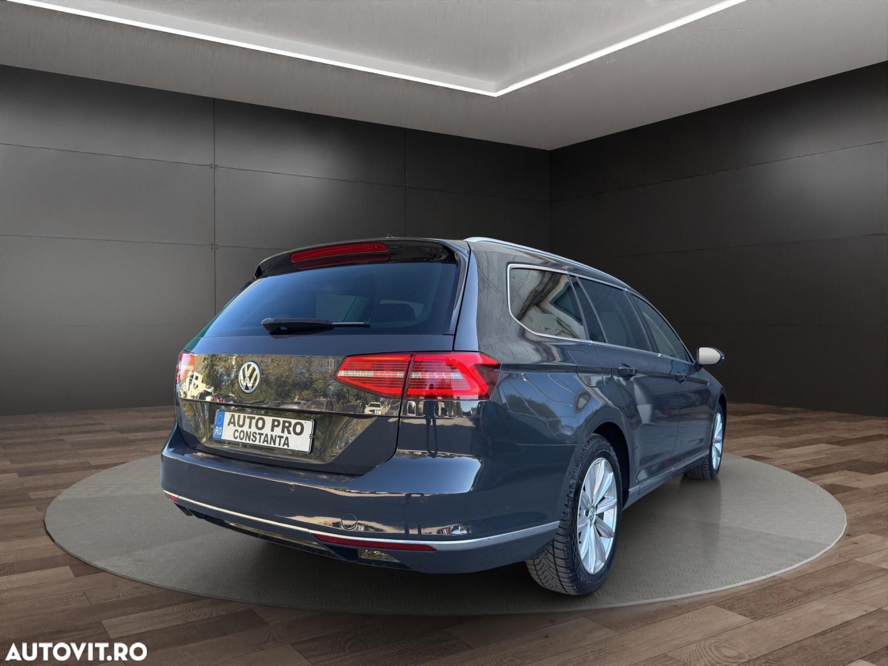 Volkswagen Passat - 3